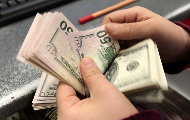 НБУ обменял банкам почти $180 млн наличными