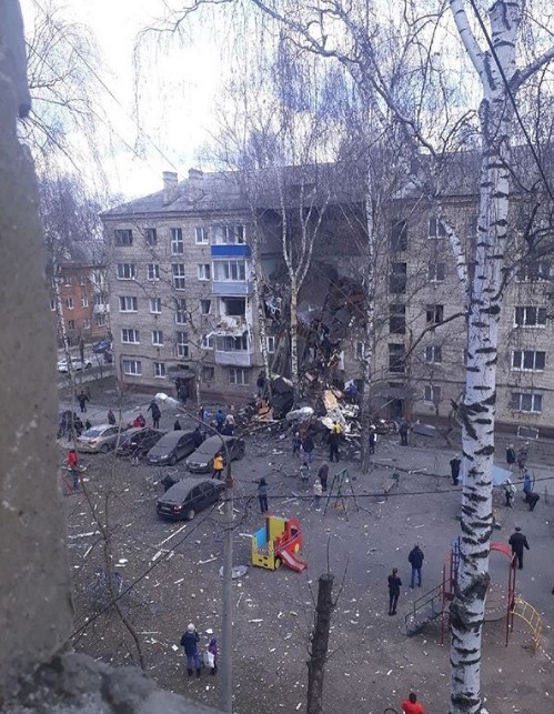 Разрушен весь подъезд: в России прогремел взрыв в жилом доме (фото, видео)