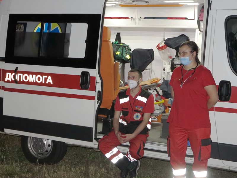 Воду возили за полтора километра: в Киеве ночью горел ресторан (фото, видео)