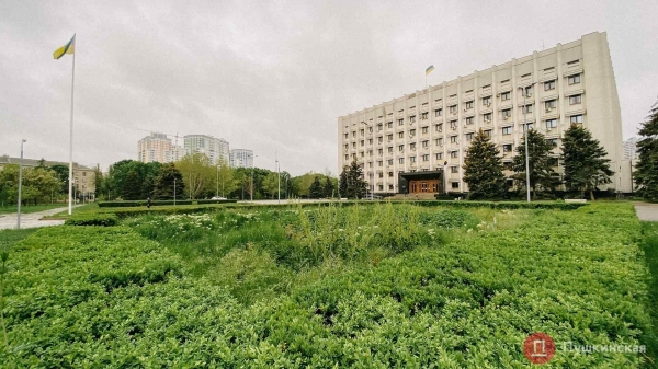 Полсквера у Одесской ОГА за 56 миллионов: почему так дорого, что будут делать и как он выглядит сейчас. Фото