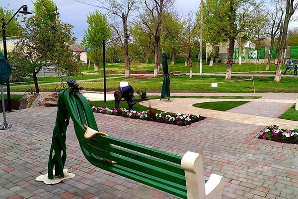 Поездка выходного дня: в Доброславе открыли уникальный сквер 