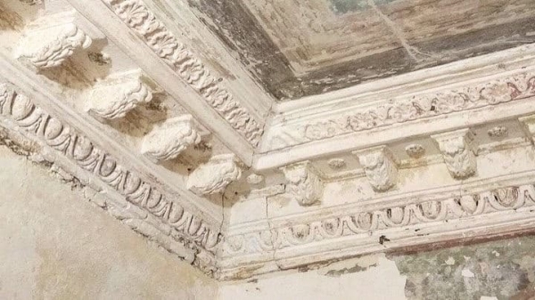 В Лютеранском переулке продолжается реставрация старинной росписи — специалисты просят о помощи