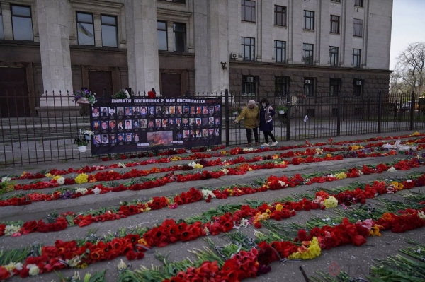 Одесса помнит: на Куликовом поле 2 мая выложили коридоры из цветов