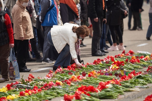 Одесса помнит: на Куликовом поле 2 мая выложили коридоры из цветов