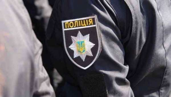 У жилого дома в Одессе нашли мертвым мужчину: предположительно, он выбросился из окна