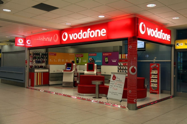 
Украинцы отказываются от вторых SIM-карт: Vodafone потерял часть абонентов
