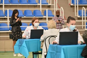 К санитарии много вопросов: в Одессе открыли центр вакцинации от Covid-19