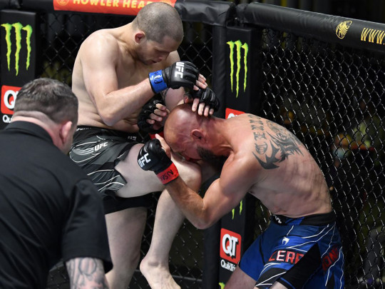Серроне — Мороно: відео жорсткого нокауту легенди UFC
