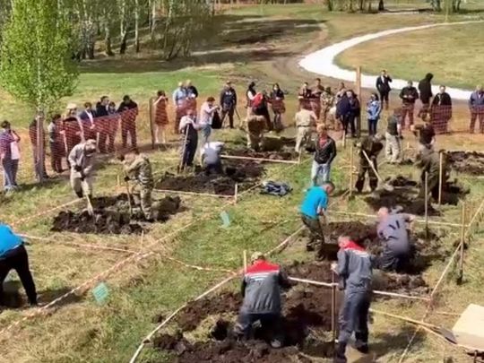 У Росії проводиться конкурс по «копанню могил на швидкість»