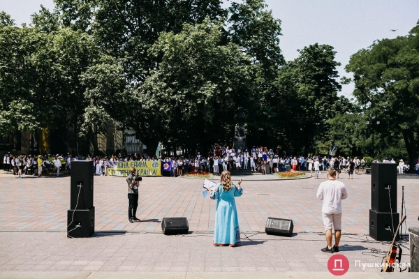 По Одессе прошел Мегамарш в вышиванках: как это было. Фоторепортаж