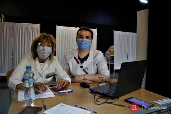 Вакцинироваться за 10 минут или Как в Одессе центры массовой вакцинации работают: личный опыт