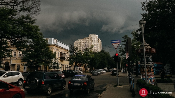 Гром, молнии и ливень: как на Одессу обрушилась непогода. Фоторепортаж