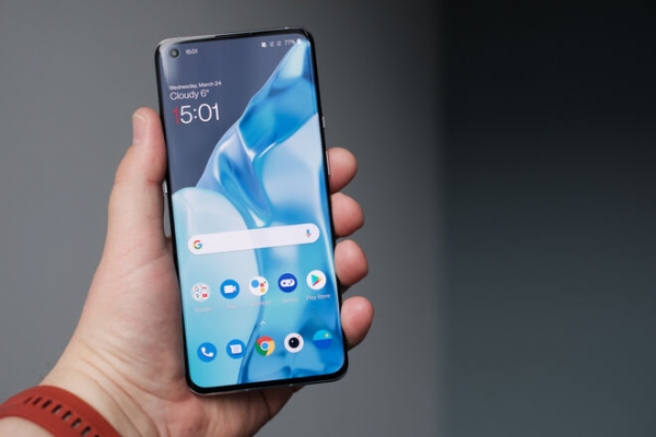 
Производители смартфонов OnePlus и Oppo объявили о слиянии: что с этого украинцам
