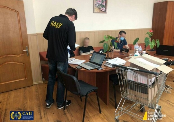 Подозревают в присвоении "ковидного" фонда: В Харькове и еще четырех городах обыскивают больницы «Укрзалізниці»