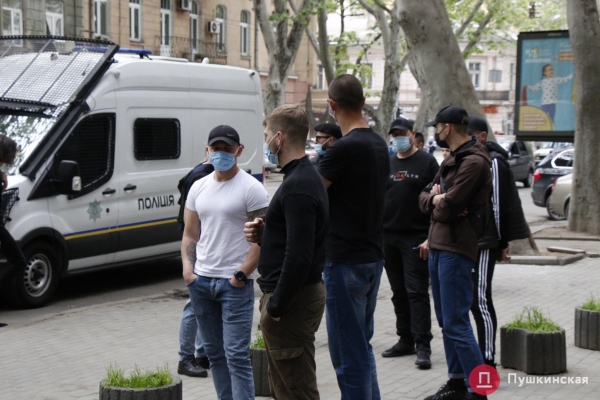 Одесситы вышли на акцию протеста против сноса двух исторических зданий на Ришельевской. Фото