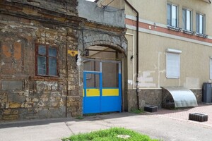 Врата в ад: на одной из улиц Одессы образовалась огромная яма