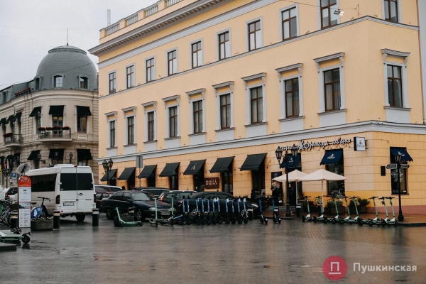 Дождь, ветер, холодрыга: как в Одессе стартовало лето. Фоторепортаж