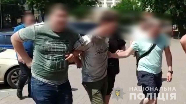 В Одессе поймали мужчину, который сбежал из суда. Видео