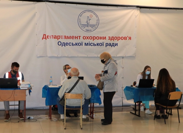 Борьба с ковидом: 1300 одесситов прошли большую воскресную вакцинацию 