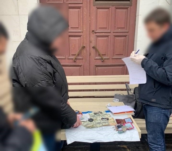 Сотруднице одесской миграционной службы грозит 10 лет за взятку