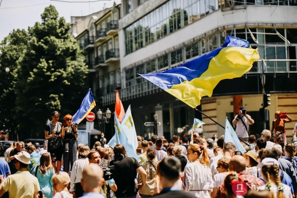 По Одессе прошел Мегамарш в вышиванках: как это было. Фоторепортаж