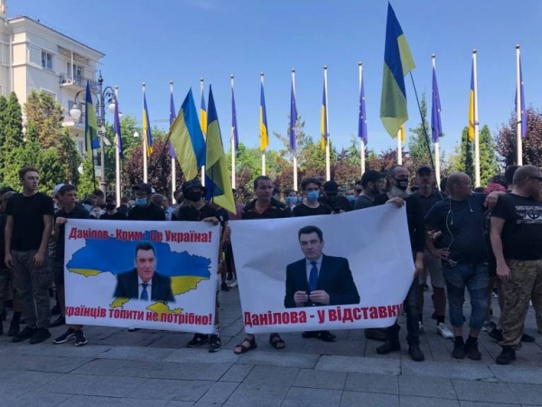 
Центр Киева заблокирован: к ОП пришли разгневанные активисты (фото, видео)
