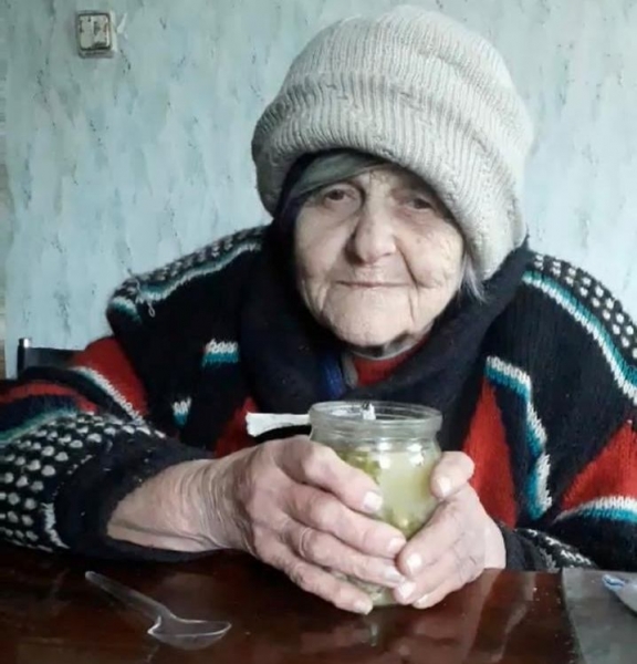 93-летняя одесситка живёт без света, воды и канализации 