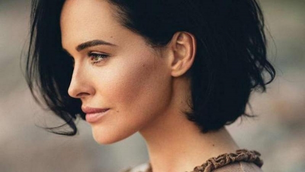 Даша Астафьева показала фигуру в едва заметном купальнике