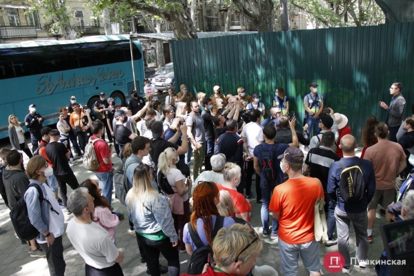 Одесситы вышли на акцию протеста против сноса двух исторических зданий на Ришельевской. Фото