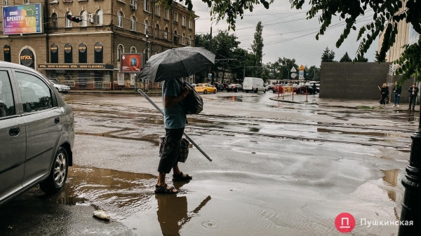 Гром, молнии и ливень: как на Одессу обрушилась непогода. Фоторепортаж