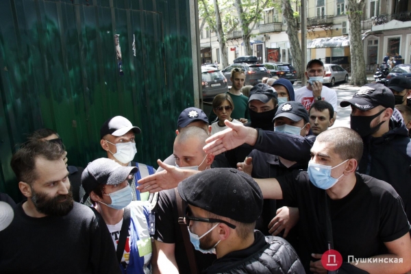 Одесситы вышли на акцию протеста против сноса двух исторических зданий на Ришельевской. Фото
