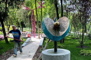 Вперед за новыми фото: в Греческом парке установили две скульптуры