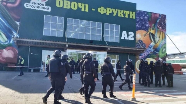 Рынок «Столичный» захватили вооруженные титушки: на месте работает спецназ и Нацгвардия