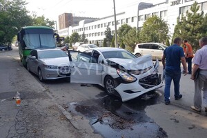 Два похожих ДТП: в Одессе водителям троллейбуса и маршрутки стало плохо за рулем