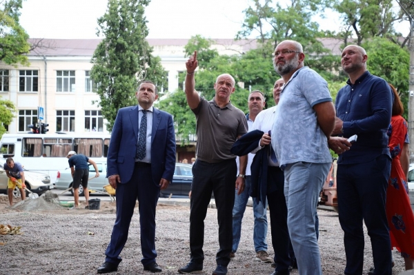 Больница на Слободке стала больше на два этажа — ремонтники откопали там подвал 