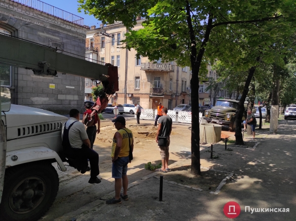 Мегапровал на Пироговской: в «Инфоксе» рассказали, почему появилась яма и когда ее ликвидируют