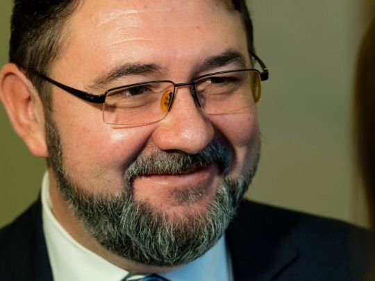 Протестувала проти відкриття ринку землі: жінка накинулася з сумкою і кулаками на «слугу» Потураєва у Раді