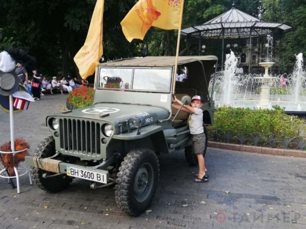 Можно фотографироваться: Горсад наводнили раритетные авто 