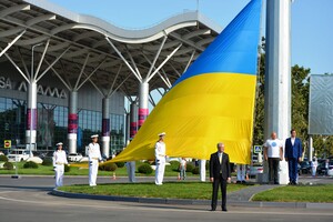 В аэропорту, на маяке и Потемкинской: как в Одессе отмечают День флага