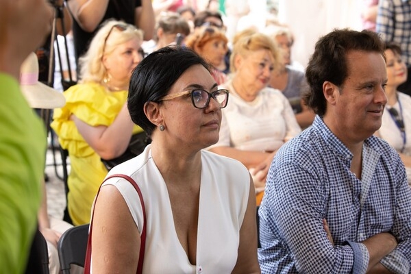 В парке Шевченко сегодня многолюдно: там проходит книжный фестиваль 