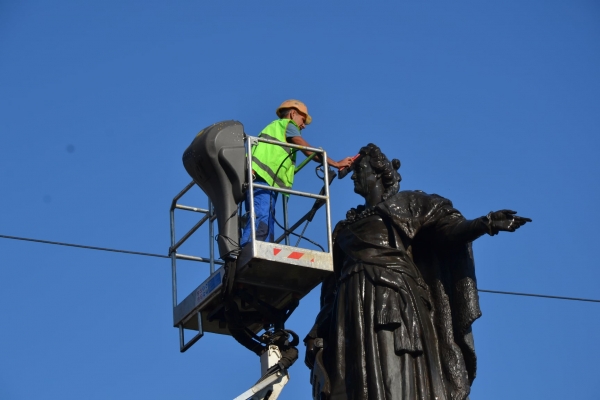 Коммунальщики устроили генеральную уборку в центре Одессы