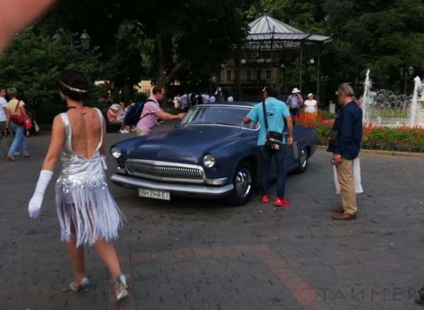 Можно фотографироваться: Горсад наводнили раритетные авто 