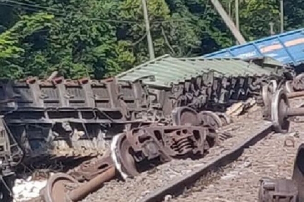 
Пассажирские поезда задерживаются из-за аварии на ж/д дороге во Львовской области
