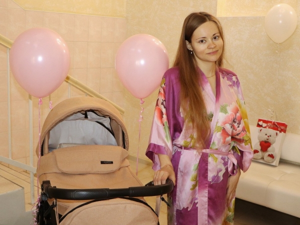 Родившаяся раньше всех в День города одесситка Саша получила коляску от мэрии 