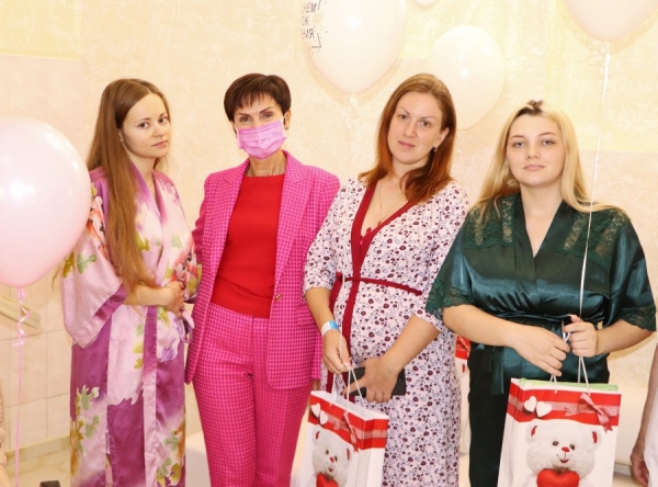 Родившаяся раньше всех в День города одесситка Саша получила коляску от мэрии 