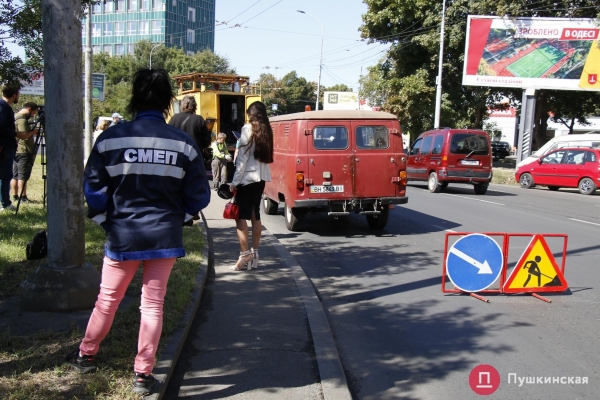 Для борьбы с дрифтерами: на площади в Одессе монтируют первые «берлинские подушки»