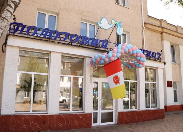 Родившаяся раньше всех в День города одесситка Саша получила коляску от мэрии 