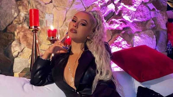 Похудевшая Кристина Агилера показала себя топлесс