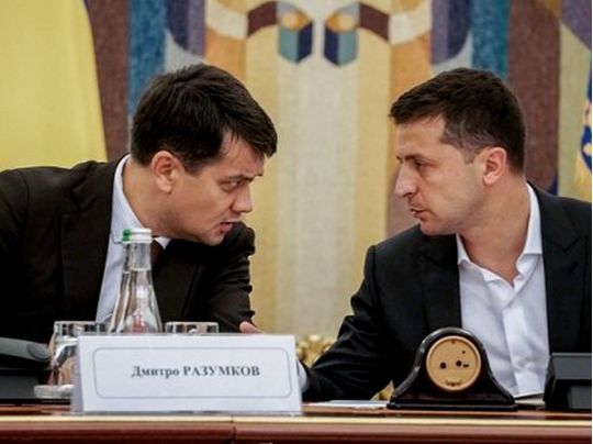 Поки Україна буде без президента, Зеленському потрібна своя людина на чолі Верховної Ради, — Віктор Бобиренко