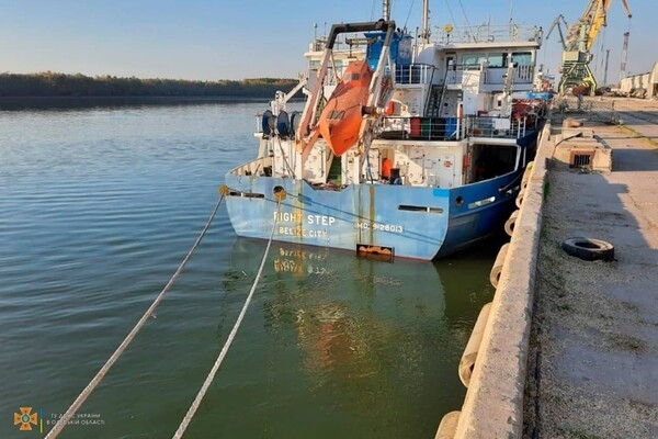 Упал с сухогруза: в порту на Дунае ищут пропавшего моряка